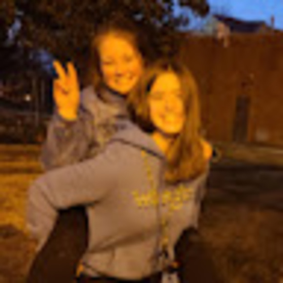 Meet your Posher, Makayla - Picture 1 of 1